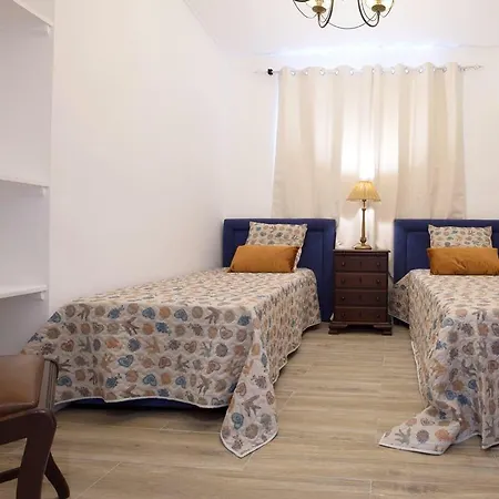 Azores Patio House Дом отдыха *